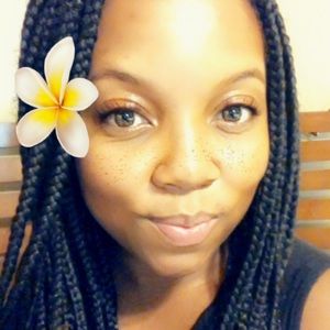 Meet your Posher, Monique